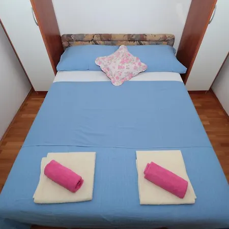 Central Beach Apartment *