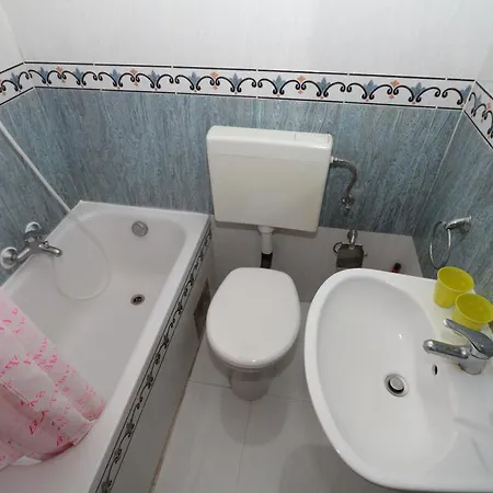 Central Beach Apartment Makarska