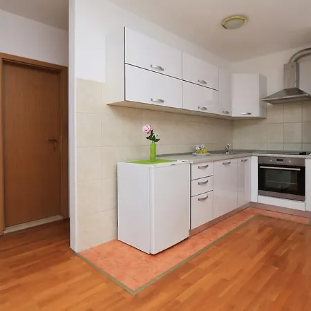 아파트 Central Beach Apartment *
