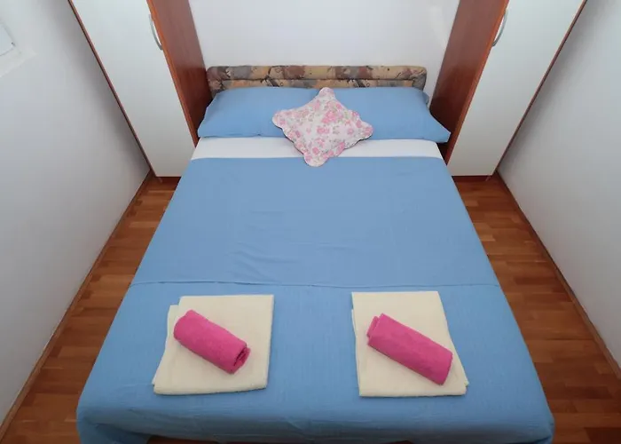 Central Beach Apartment *