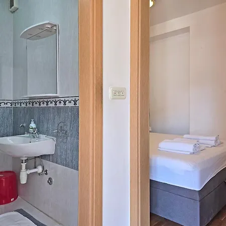 Central Beach Apartment דירה מאקרסקה