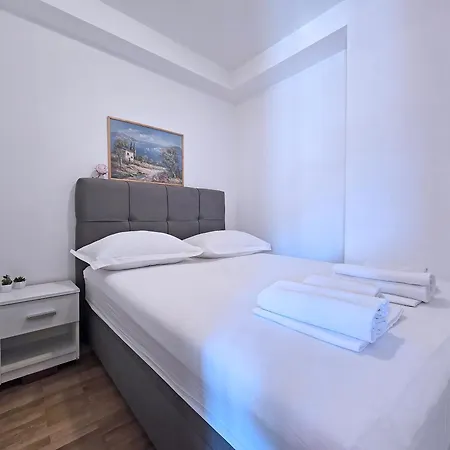 Central Beach Apartment *