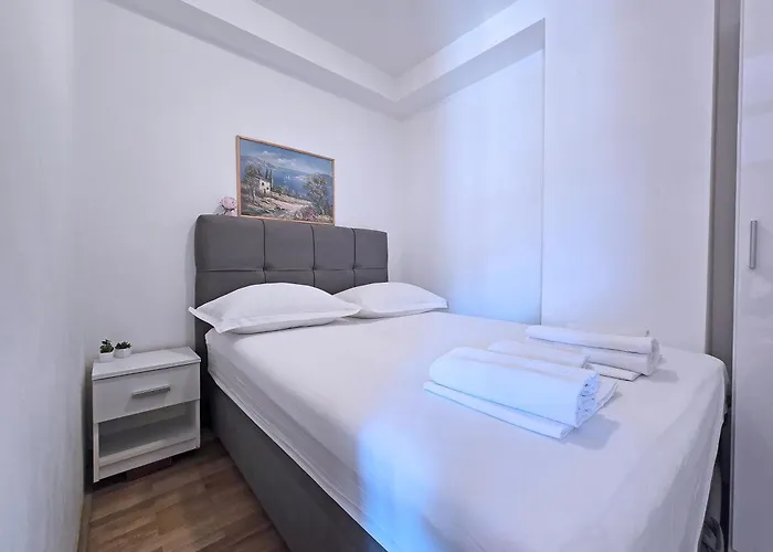 Central Beach Apartment *