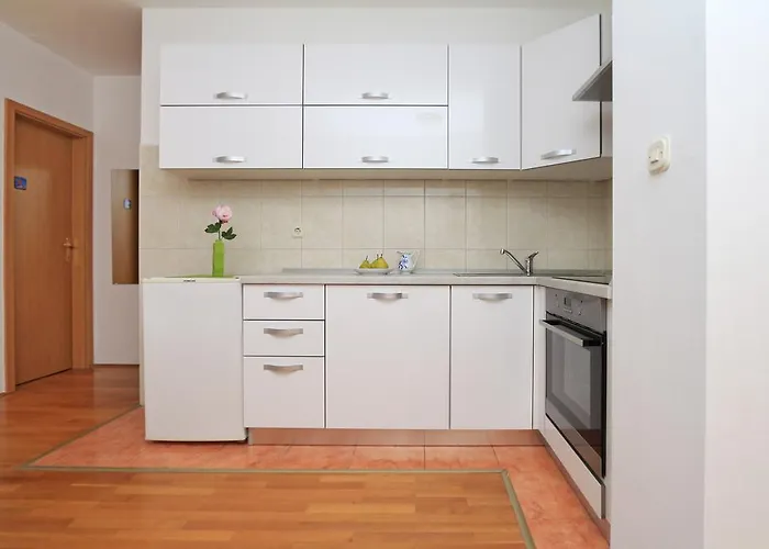 Central Beach Apartment Makarska