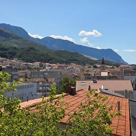 Central Beach Apartment * Makarska